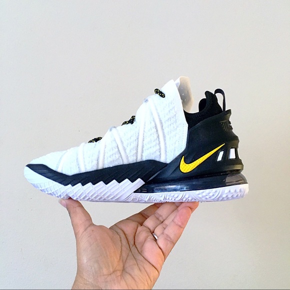 Nike LeBron 18 Basketball Shoes - Picture 4 of 7